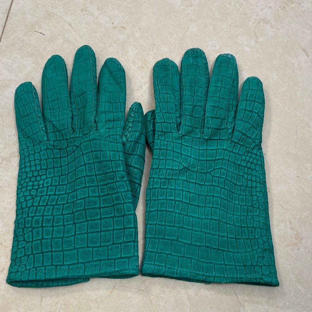 Vintage woman’s Sears Green Leather Gloves Med- 7.5